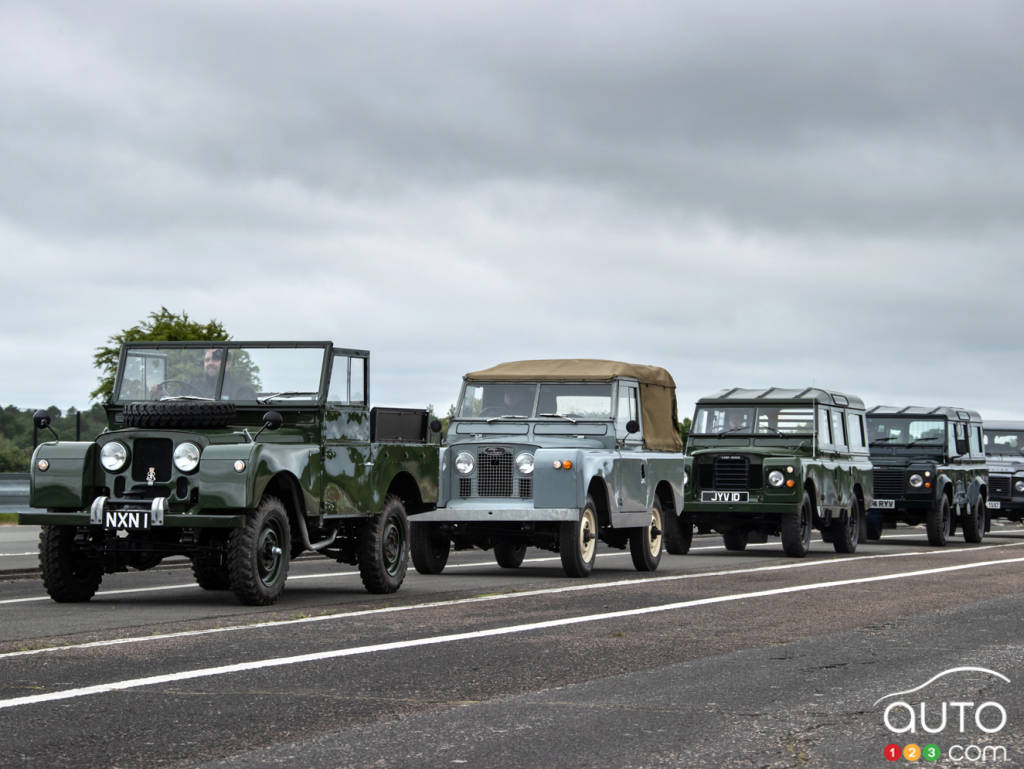 Une procession de Land Rover lors du Jubilée de platine de la Reine.